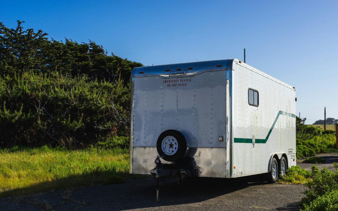 Choosing Between Open and Enclosed Trailers: Pros and Cons